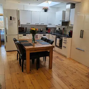 Centre Immaculate 2 Bed Apartment